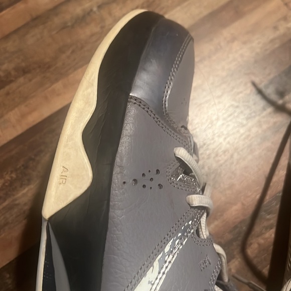 Men’s size 12 Jordan shoes - Picture 9 of 10